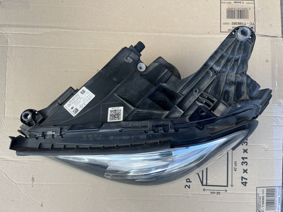 Far stanga Multi Beam Mercedes E Class W213