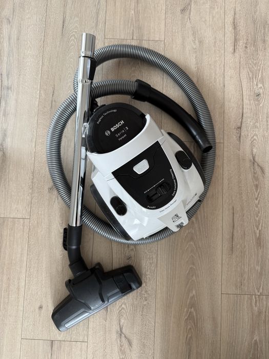 Vacuum cleaner BOSCH SERIES 2 BGS05A222 1.5 L без торбичка