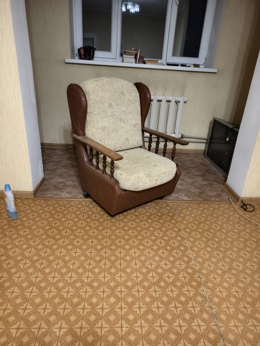 Отдаем диван и 2 кресло