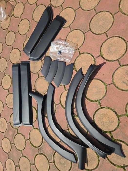 Set 12 Bandouri Laterale Protectii Bara Aripa USI Overfendere DACIA DUSTER I 2010-2017