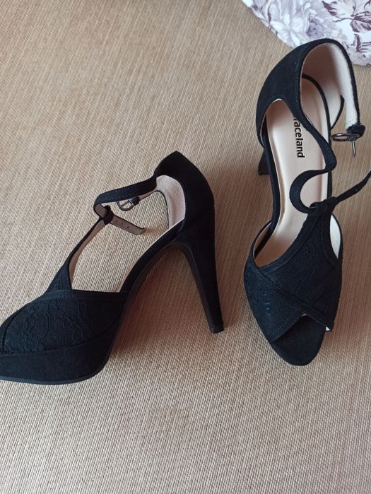 Sandale in stare f bună