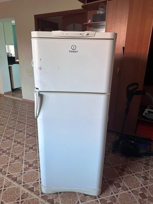 Холодильник indesit Б/У