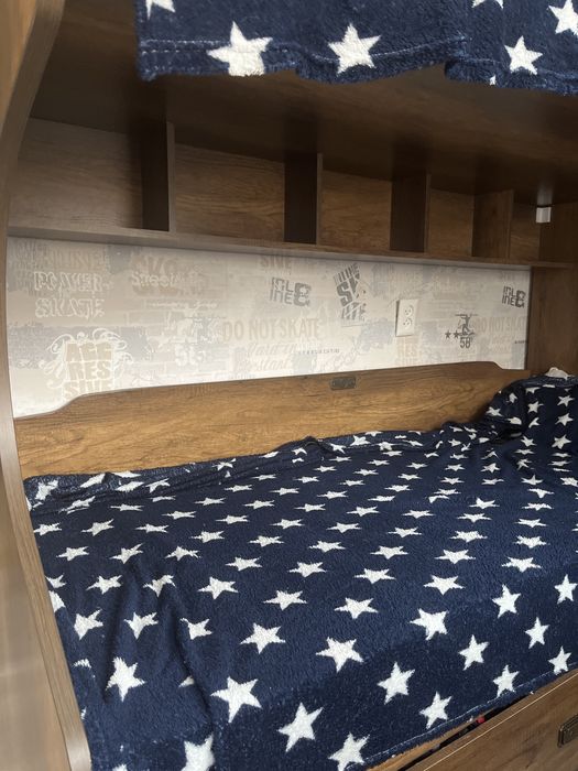 Двухярусная кровать