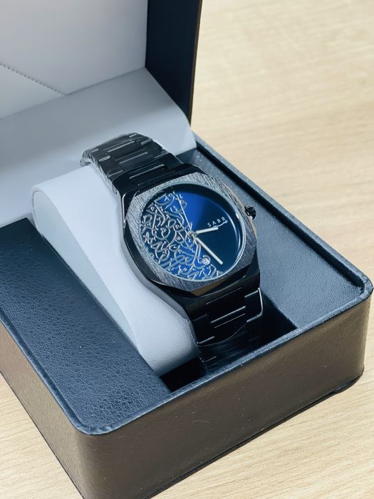 Часы наручные.