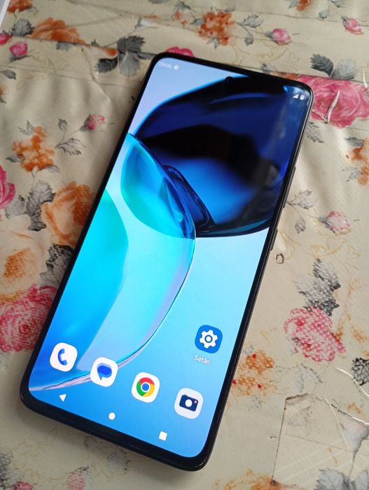 Vând tel Motorola G72