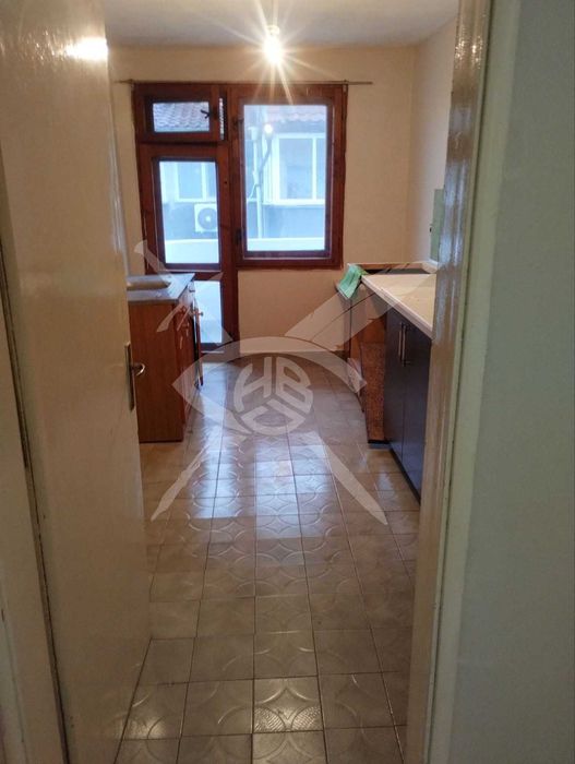 Продава се Двустаен апартамент в Бургас, Възраждане - 72 кв.м за 992 €/кв.м - Снимка #1