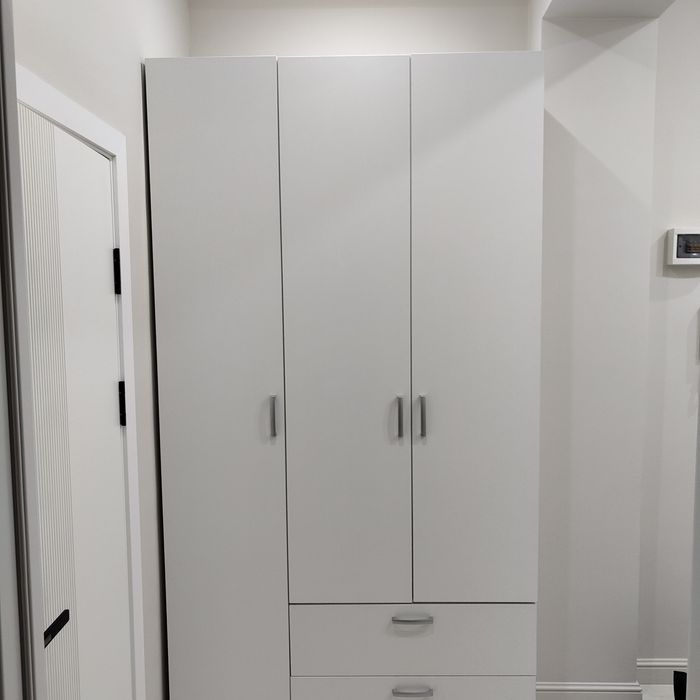 Шкаф 3-х дверный с ящиками