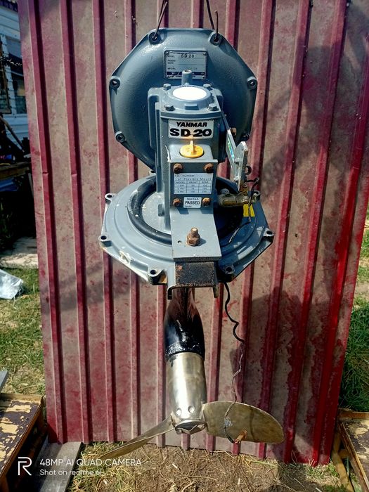 Для катера реверс- редуктор с винтом