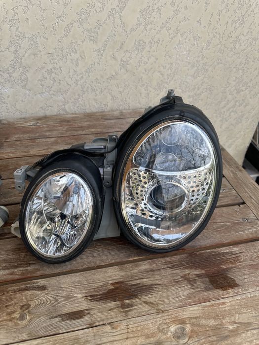 Пара фар от мерседеса