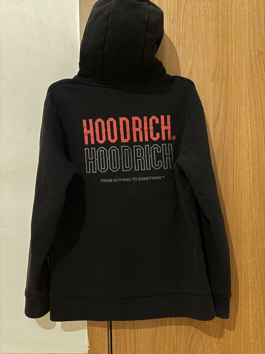 суичър на HOODRICH