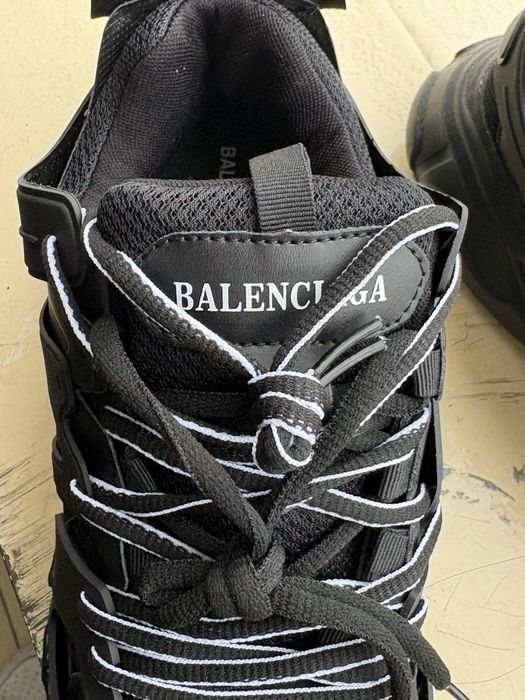 Balenciaga track 1