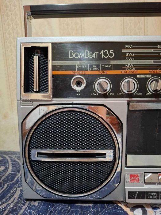 Магнитола Toshiba BomBeat RT-135S
