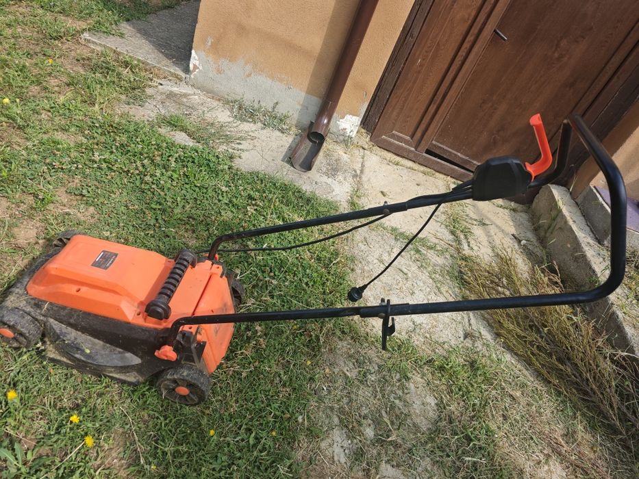 Vând mașină de tuns iarba electrica cu fir elEvotools LM1200