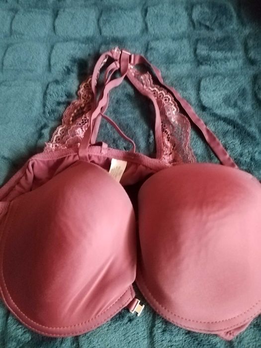 Sutien cu incidere fontala, visiniu de la: Secret Possessions! 85 B!