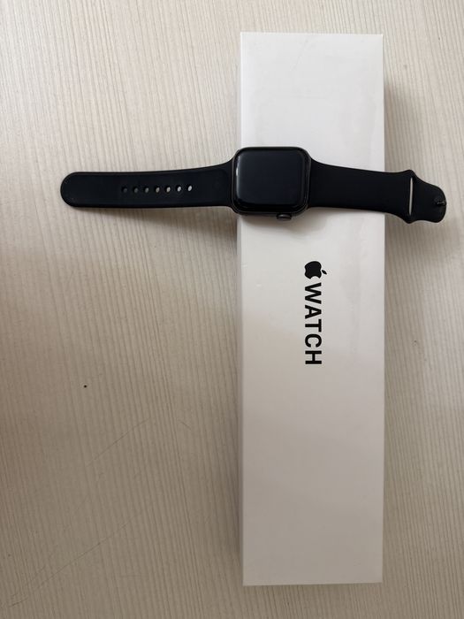 Продам часы Apple Watch серые