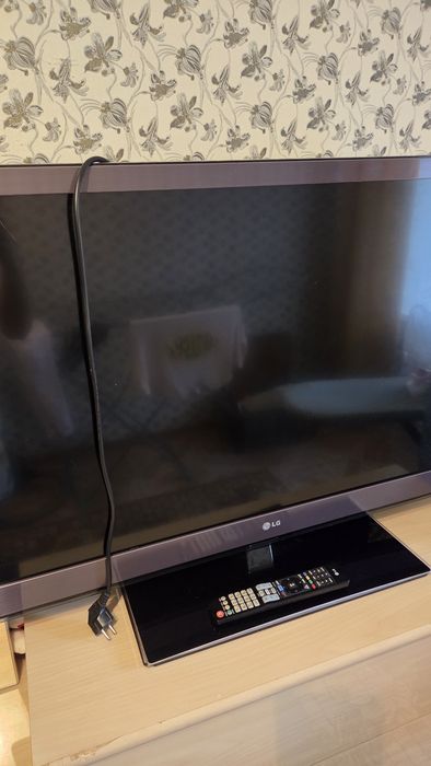 Телевизор 2 шт LG.