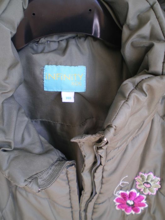 Яке  с качулка за момиче  за ръст 140 см.+ подарък чорапи