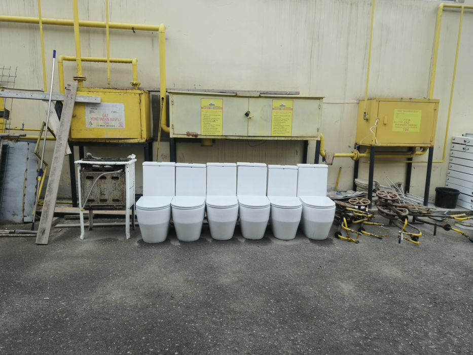 Унитазы . раковины