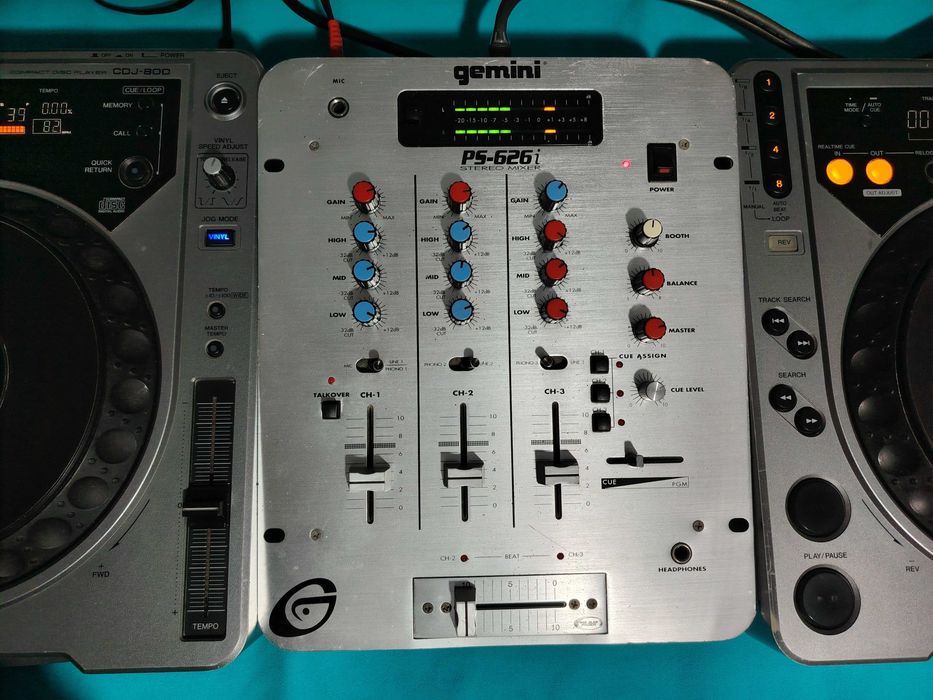 PIONEER CDJ-800, două CD player, unul cu defect și Gemini PS-626i Stereo Mixer
