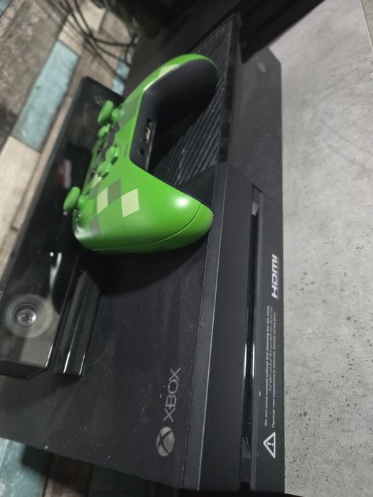 Xbox one 1tb +2 controllere+ kinect + jocuri