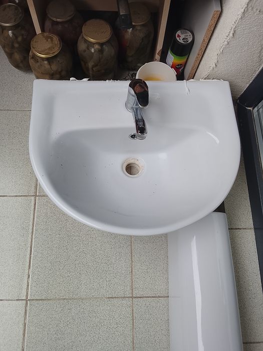 Раковина со смесителем