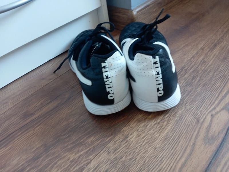Adidași Nike noi