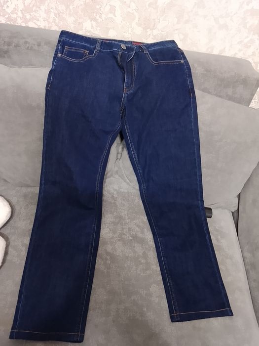 Продам джинсы для подростка