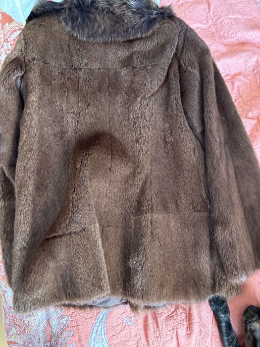 Haina de blana de nurca, noua fara eticheta, nepurtata.