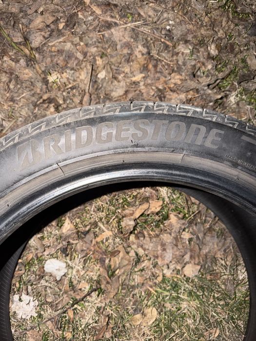 Продам комплект шин 235/45/18 Bridgestone
