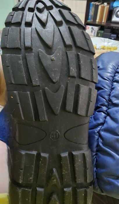 Високи, топли ботуши