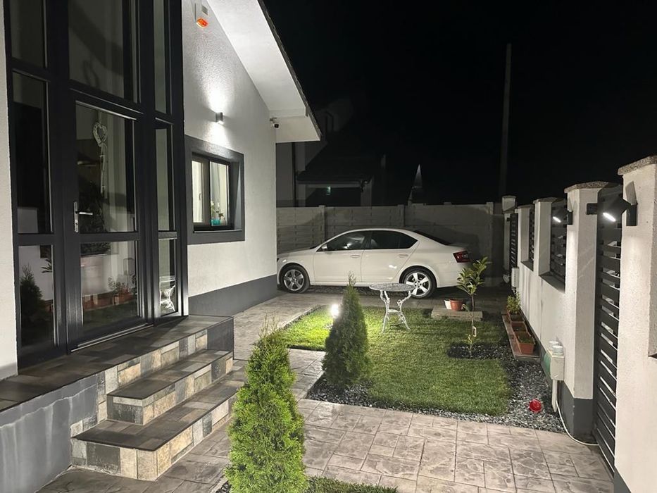 Casa parter de vanzare