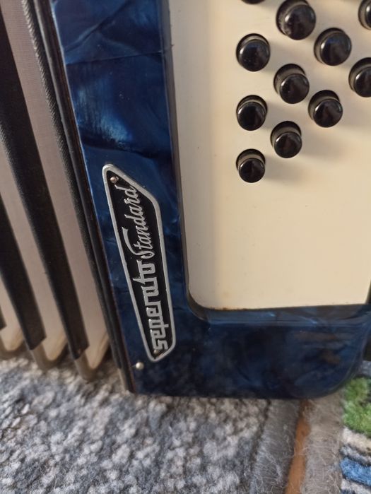 Vând akordeon weltmeister