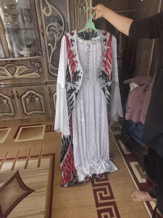 vecherniy ko'ylaklar sotiladi