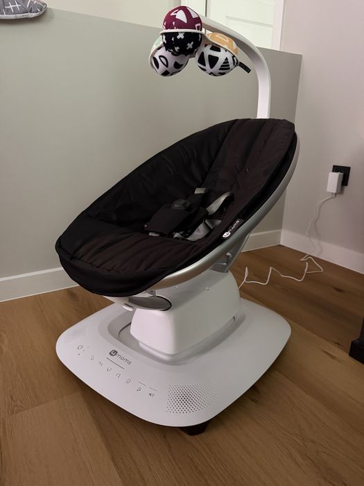 Електрическа бебешка люлка mamaRoo 5.0, черна