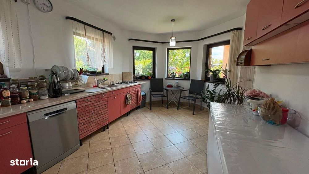 Casă din cărămidă 250 mp (utili 205 mp) + teren 761 mp, Aroneanu, Iasi