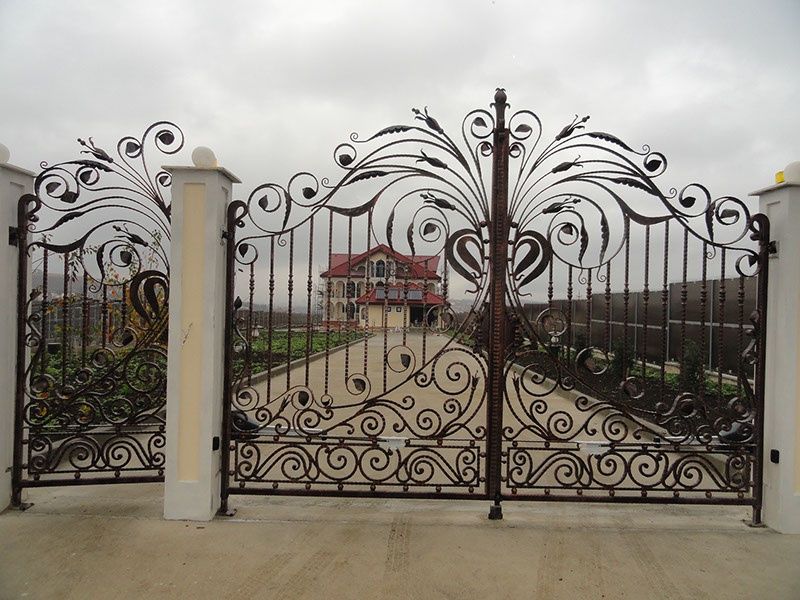 Porți și garduri din fier forjat