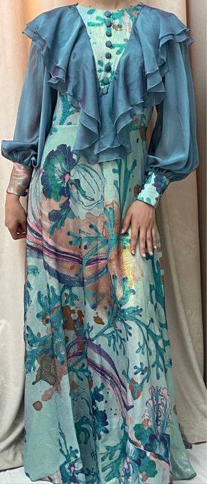 Нарядное красивое платье для торжества/