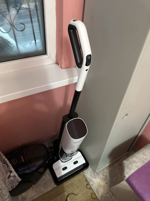 Вертикальный пылесос MONTERO