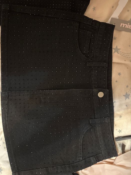 Черен сет с камъчета