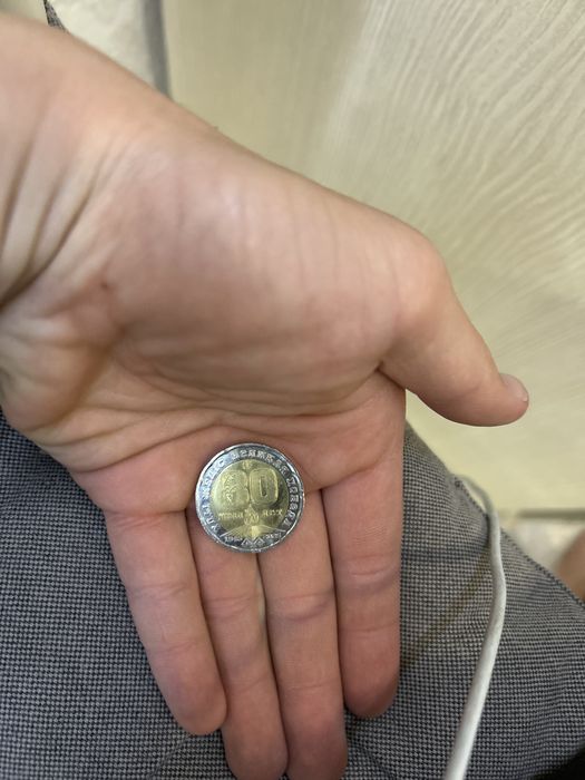 Продам 200 тг колекционную