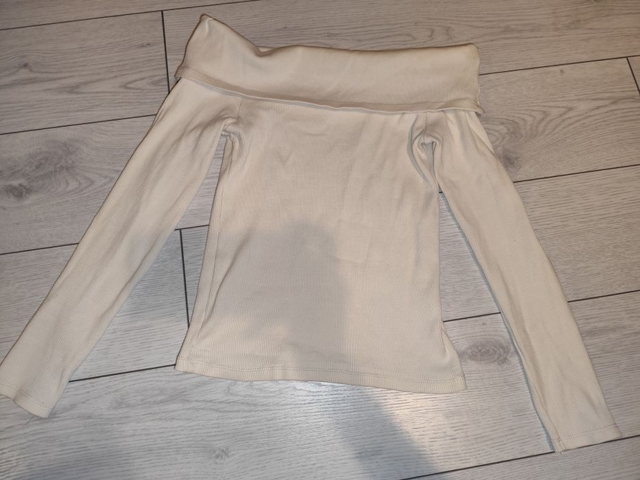 Top Zara cu umerii goi