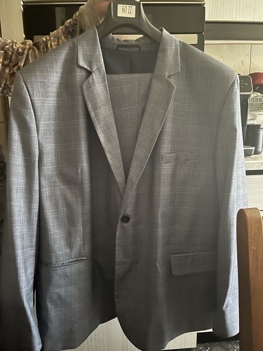 Vand costum nou barbati