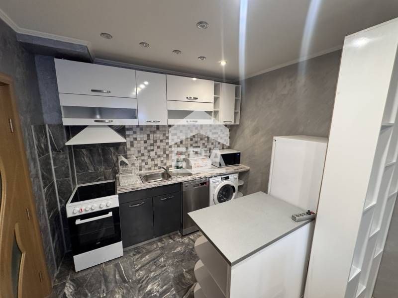 Ексклузивен двустаен обзаведен апартамент на 100 м от бул."Христо Смир