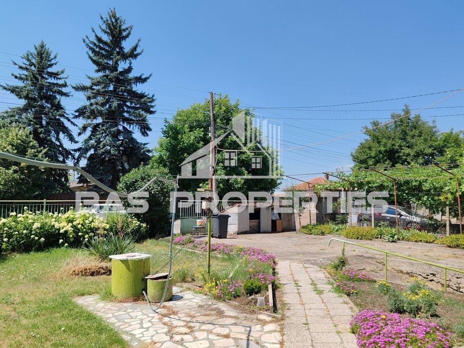 Къща в София, област-с.Петърч площ 130