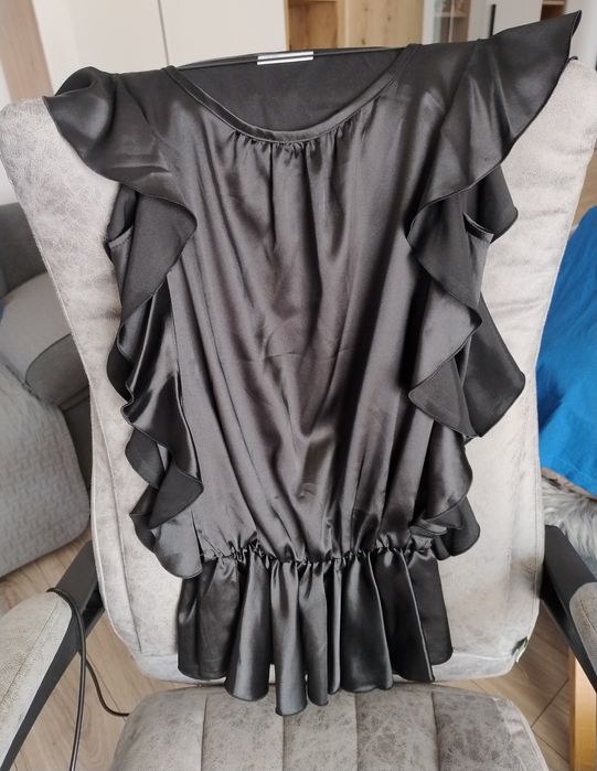 Bluza satin cu volane laterale și la baza inferioara