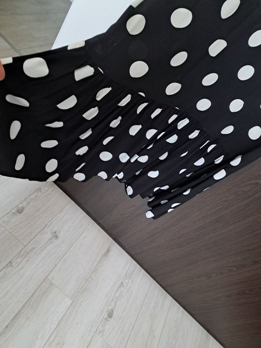 Rochie nouă cu buline.  lungime 140. Bust 57