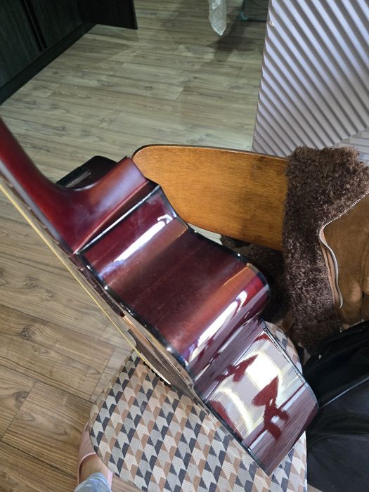 Продам гитару срочно!!!