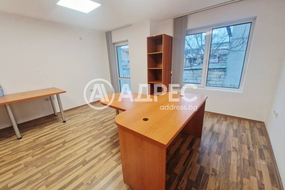 Офис Бюра в отлично състояние.