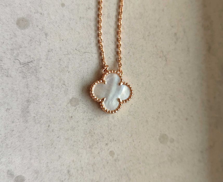 Дамско колие в розово злато с детелина от бял седеф Van Cleef & Arpels