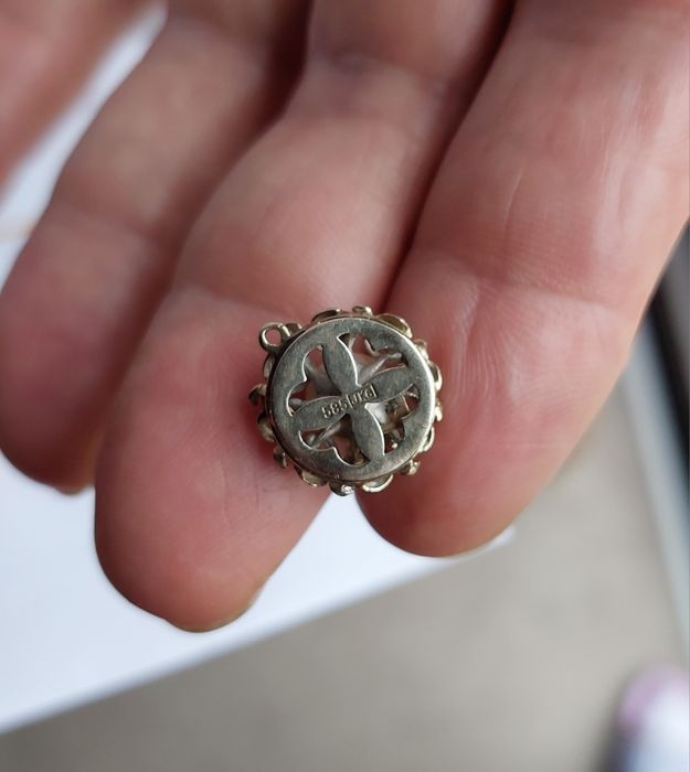 Pandantiv din aur alb cu rubine și perla.2,8 gr.Reducere!